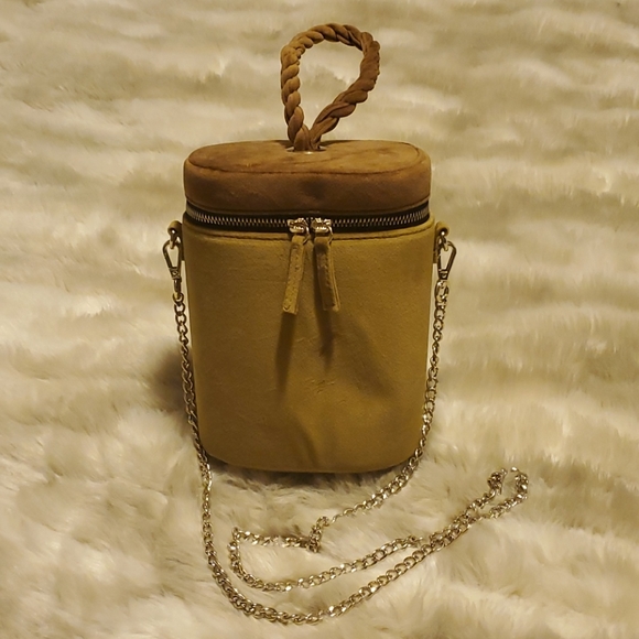 Who What Wear Handbags - EUC Cute two-tone velvet chain strap evening bag